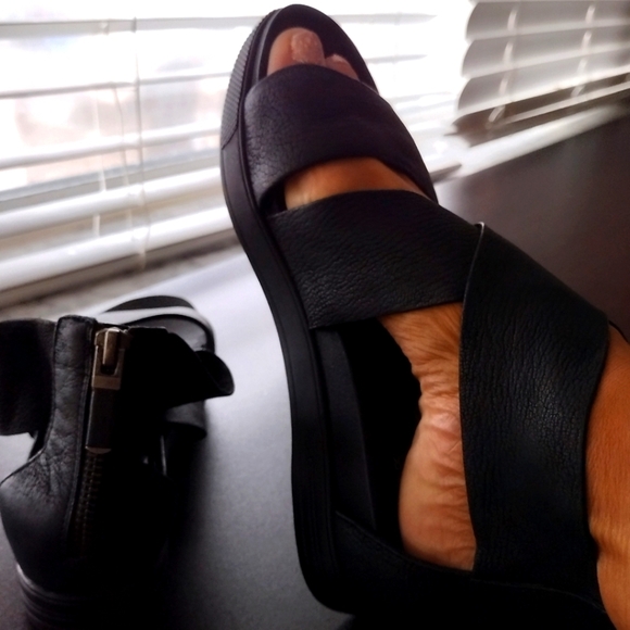 Eileen Fisher Sport Wide Strap Leather Sandle Sneaker - Picture 8 of 8